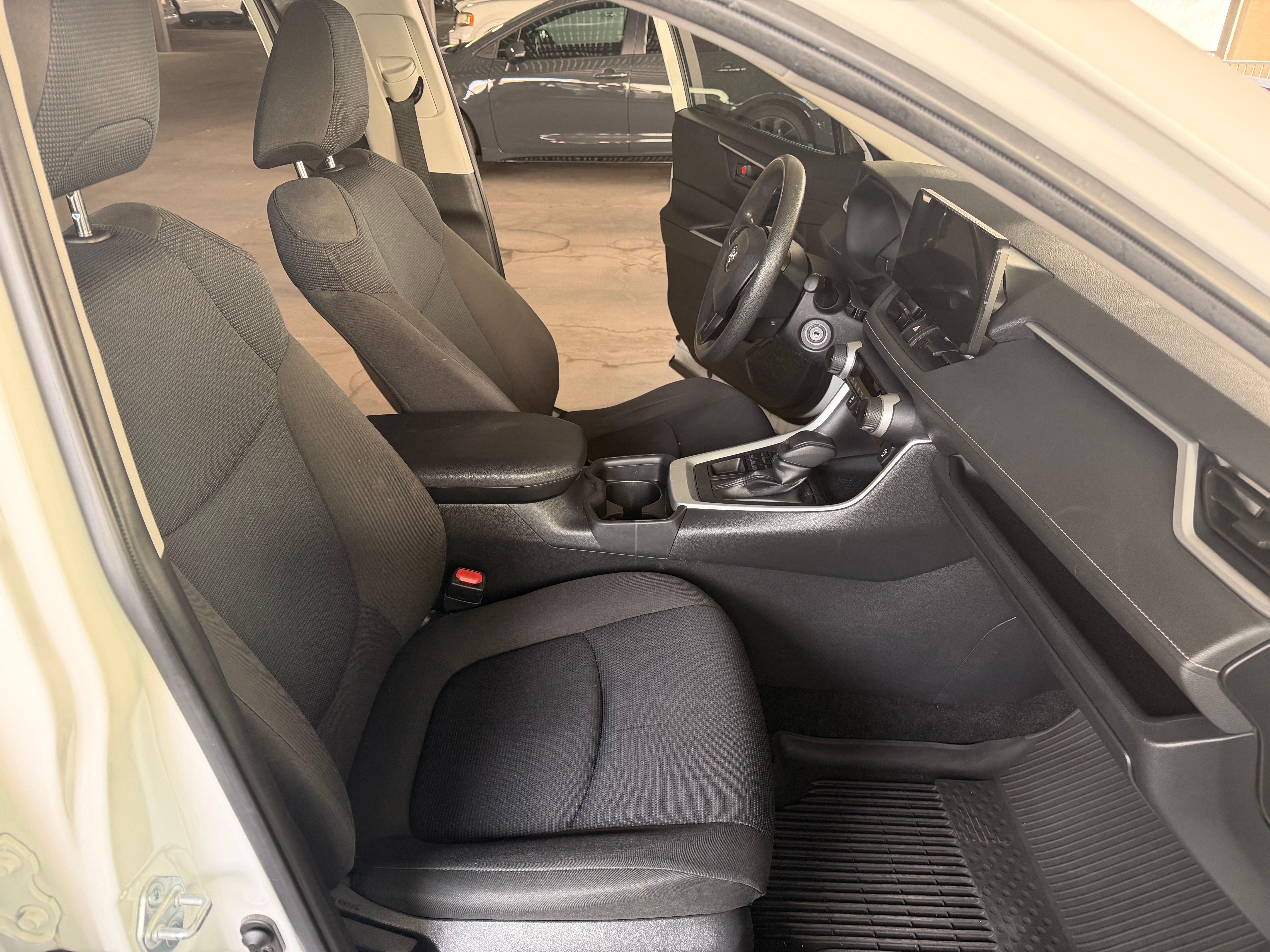 Used 2020 Toyota RAV4 LE AWD/4WD image 21