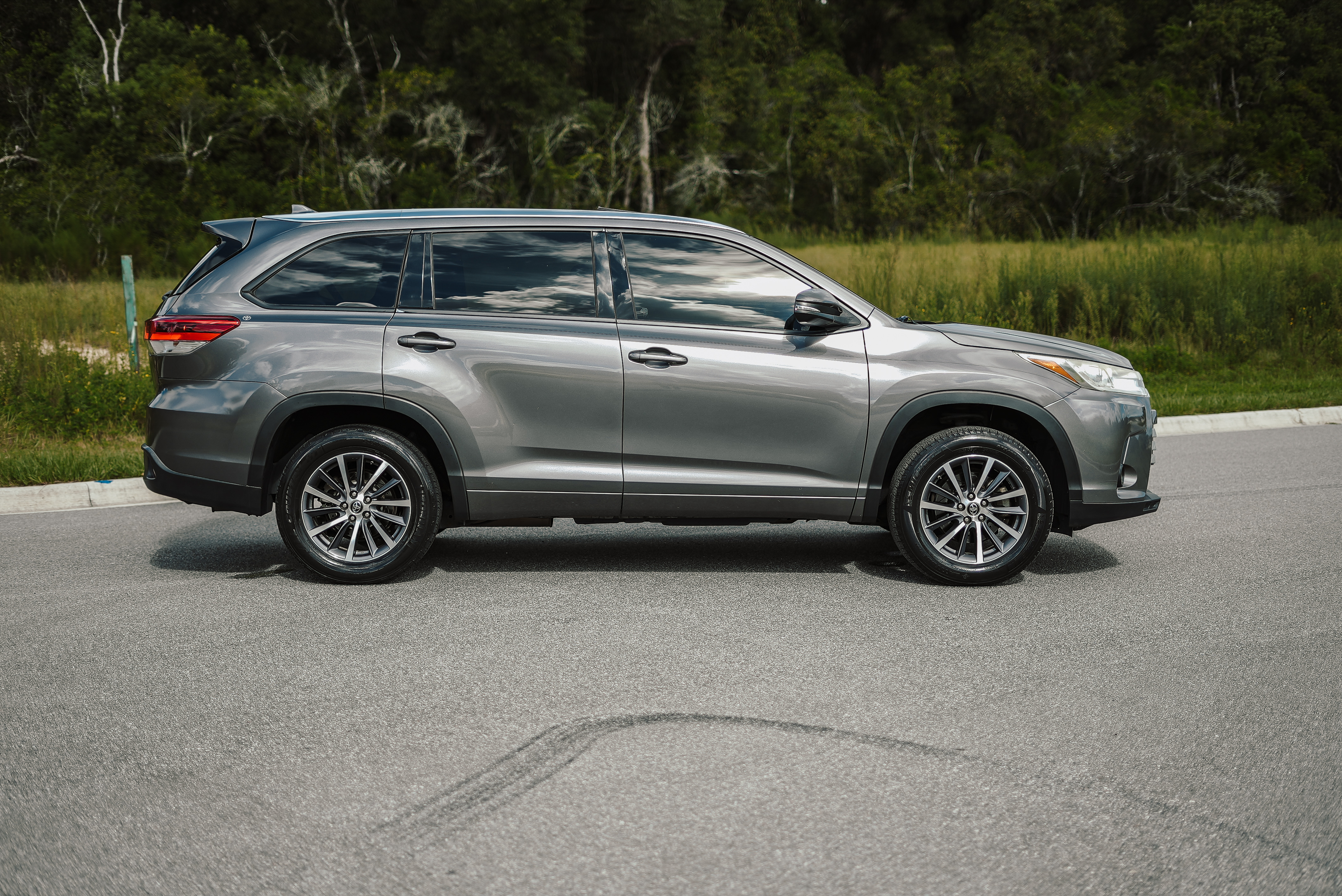 Used 2017 Toyota Highlander XLE FWD image 5