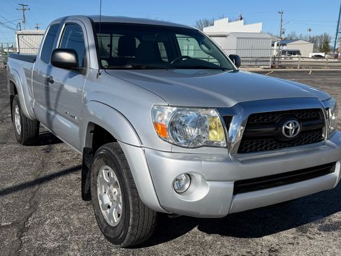 Used 2011 Toyota Tacoma 4x4 Access Cab V6 w/ SR5 Pkg #2 image 1
