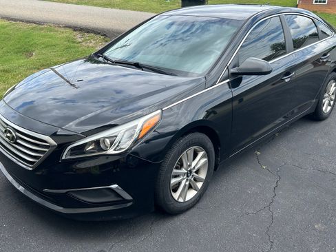 Used 2017 Hyundai Sonata SE FWD image 2