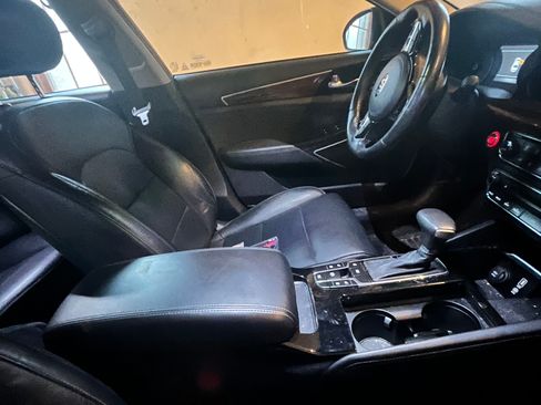 Used 2017 Kia Cadenza Technology image 10