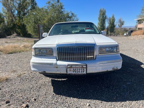 Used 1997 Lincoln Town Car Executive image 9