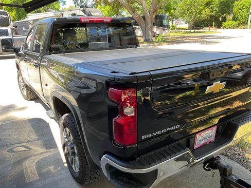 Used 2023 Chevrolet Silverado 2500 LT image 13