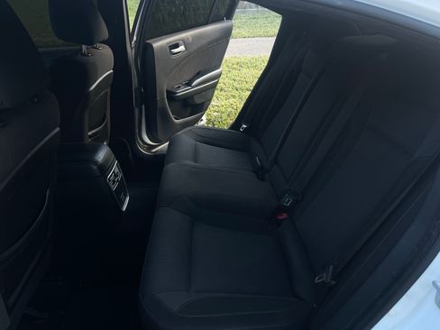 Used 2019 Dodge Charger SXT image 9