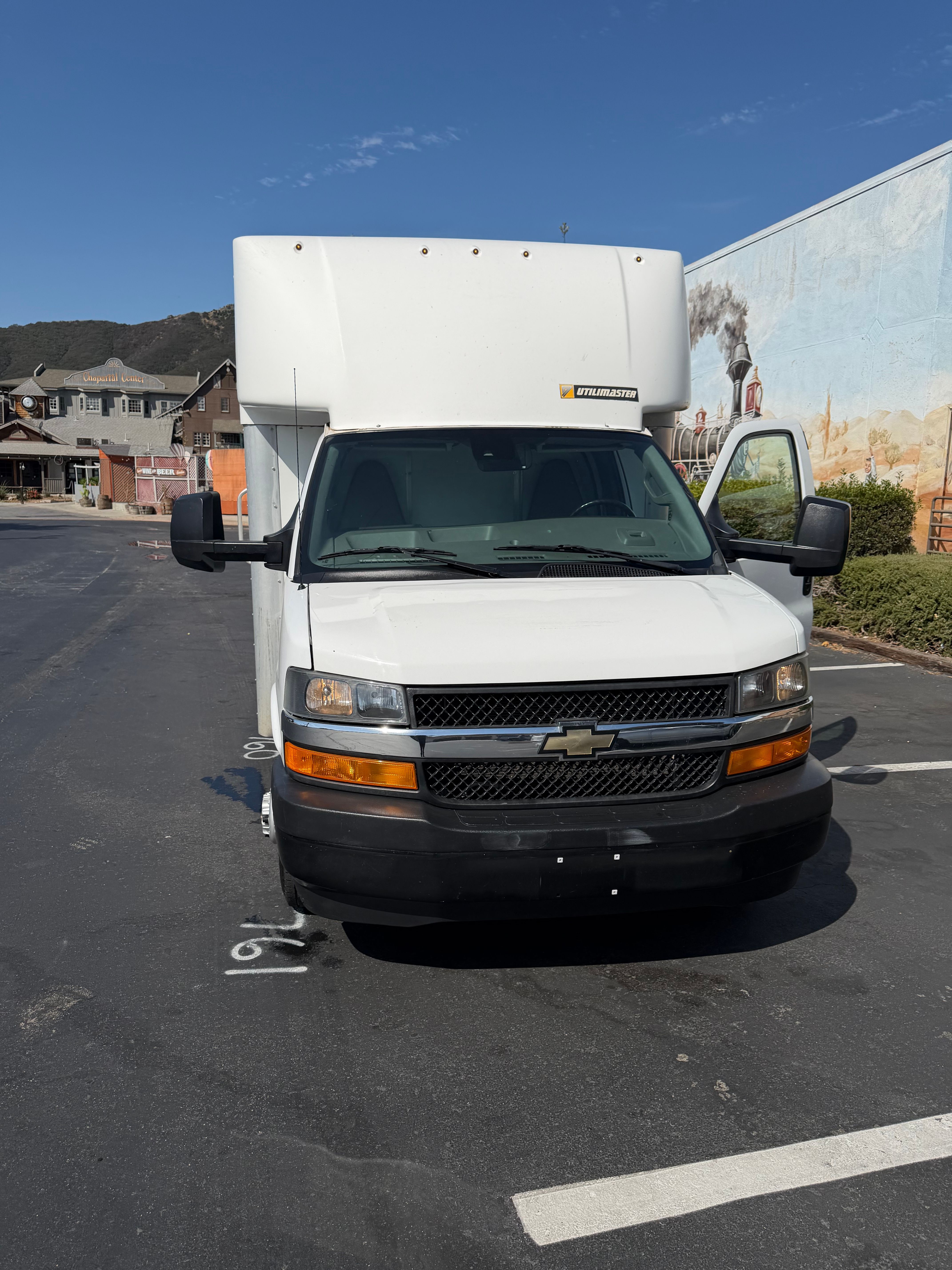 Used 2021 Chevrolet Express 3500 w/ Power Convenience Package RWD image 2
