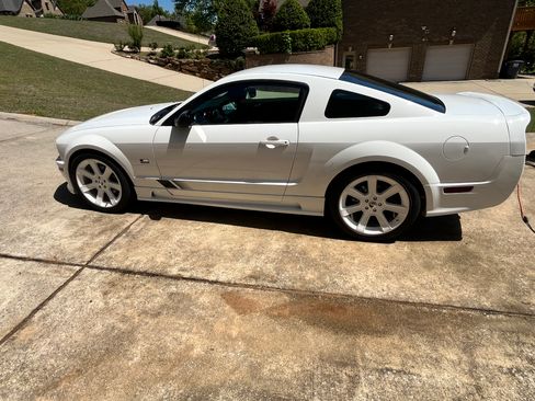 Used 2005 Ford Mustang GT Premium image 5