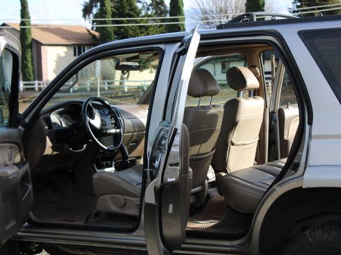 Used 2002 Toyota 4Runner SR5 image 6