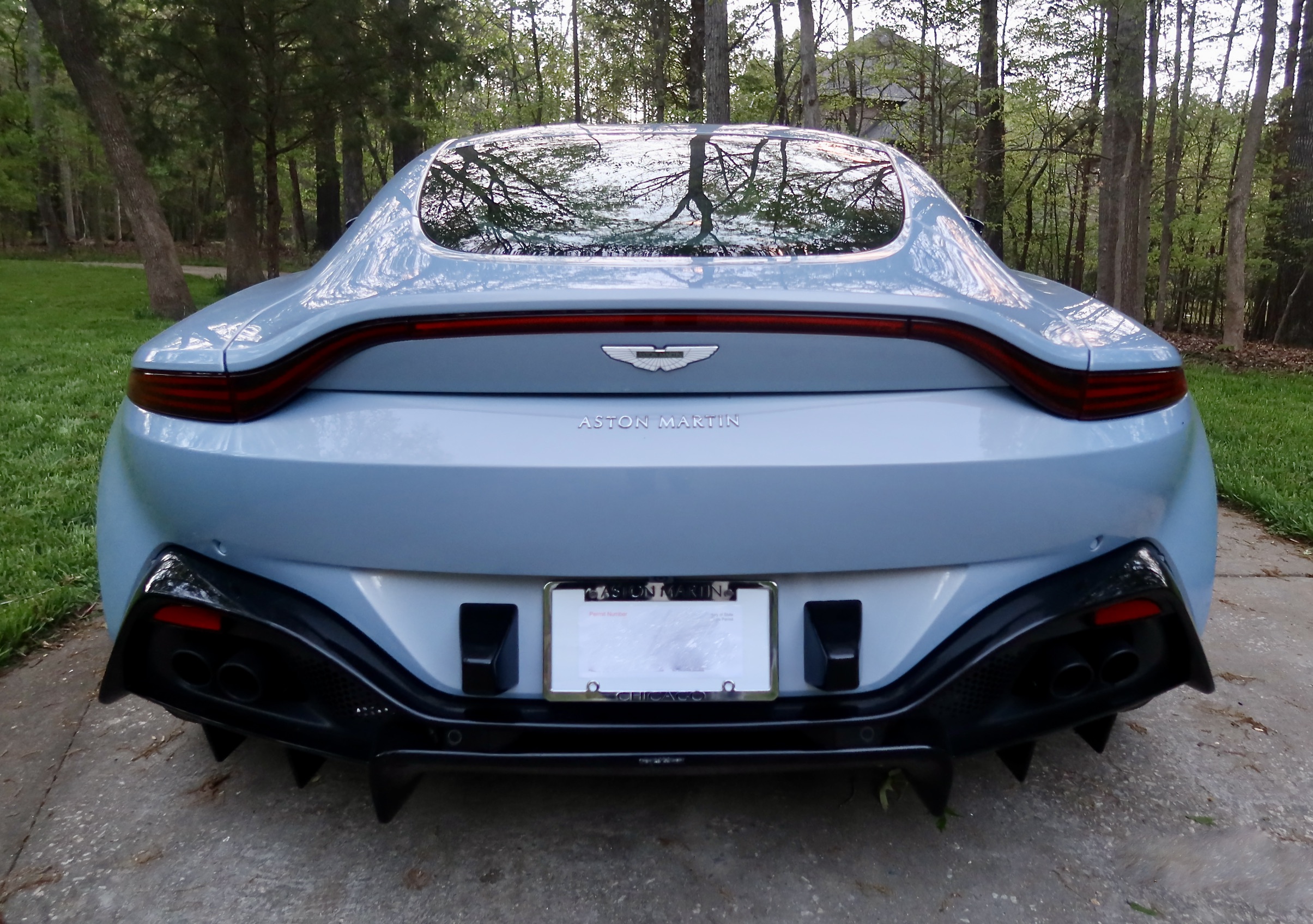 Used 2020 Aston Martin V8 Vantage Coupe RWD image 2