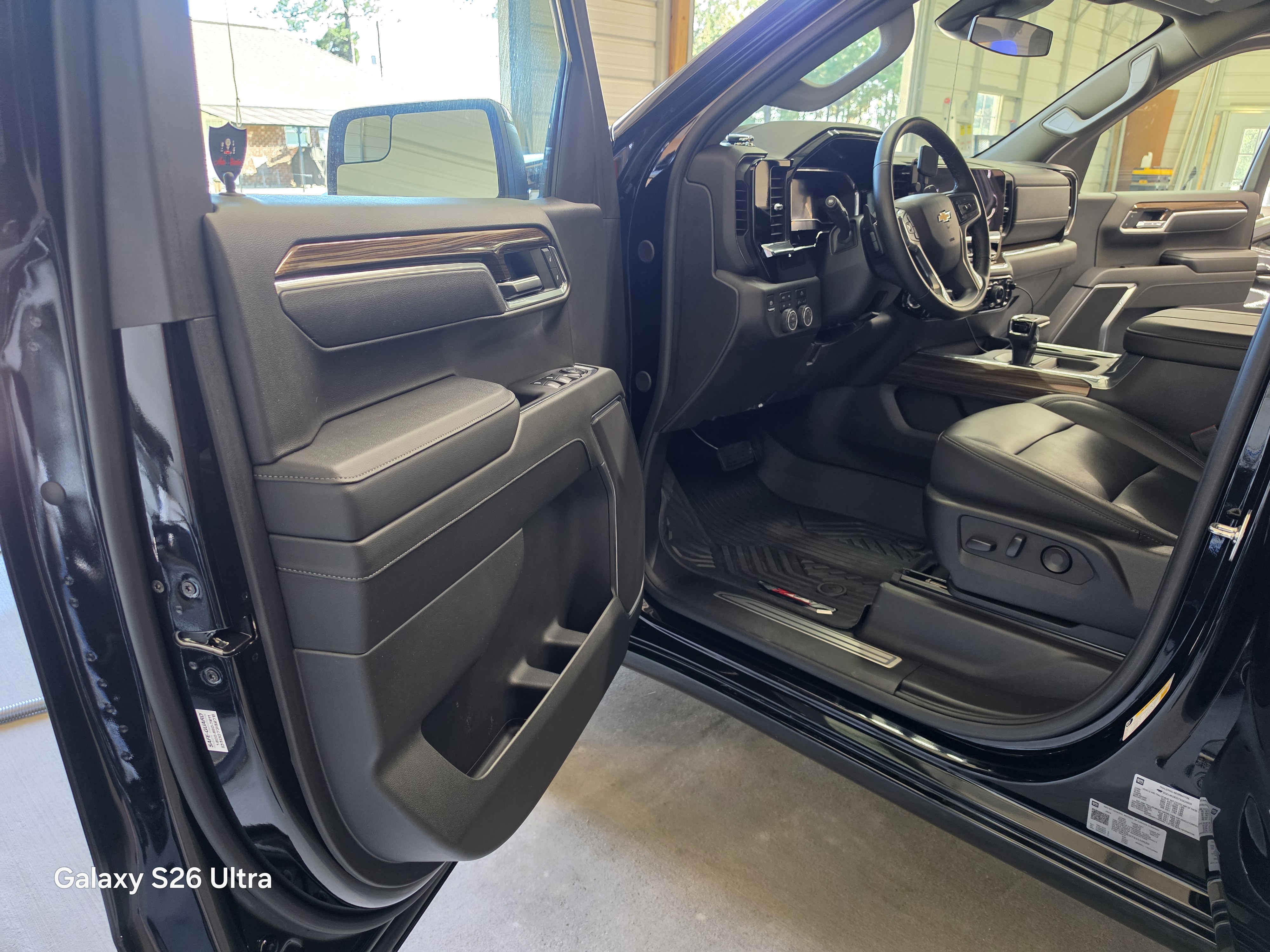 Used 2025 Chevrolet Silverado 1500 LT w/ Z71 Off-Road Package AWD/4WD image 16