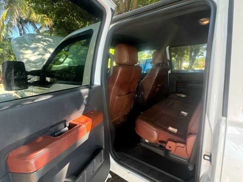Used 2014 Ford F350 King Ranch w/ King Ranch w/Chrome Package image 9