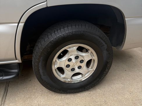 Used 2005 Chevrolet Tahoe LS w/ Preferred Equipment Group AWD/4WD image 14