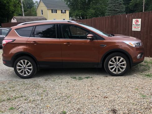 Used 2017 Ford Escape Titanium image 1