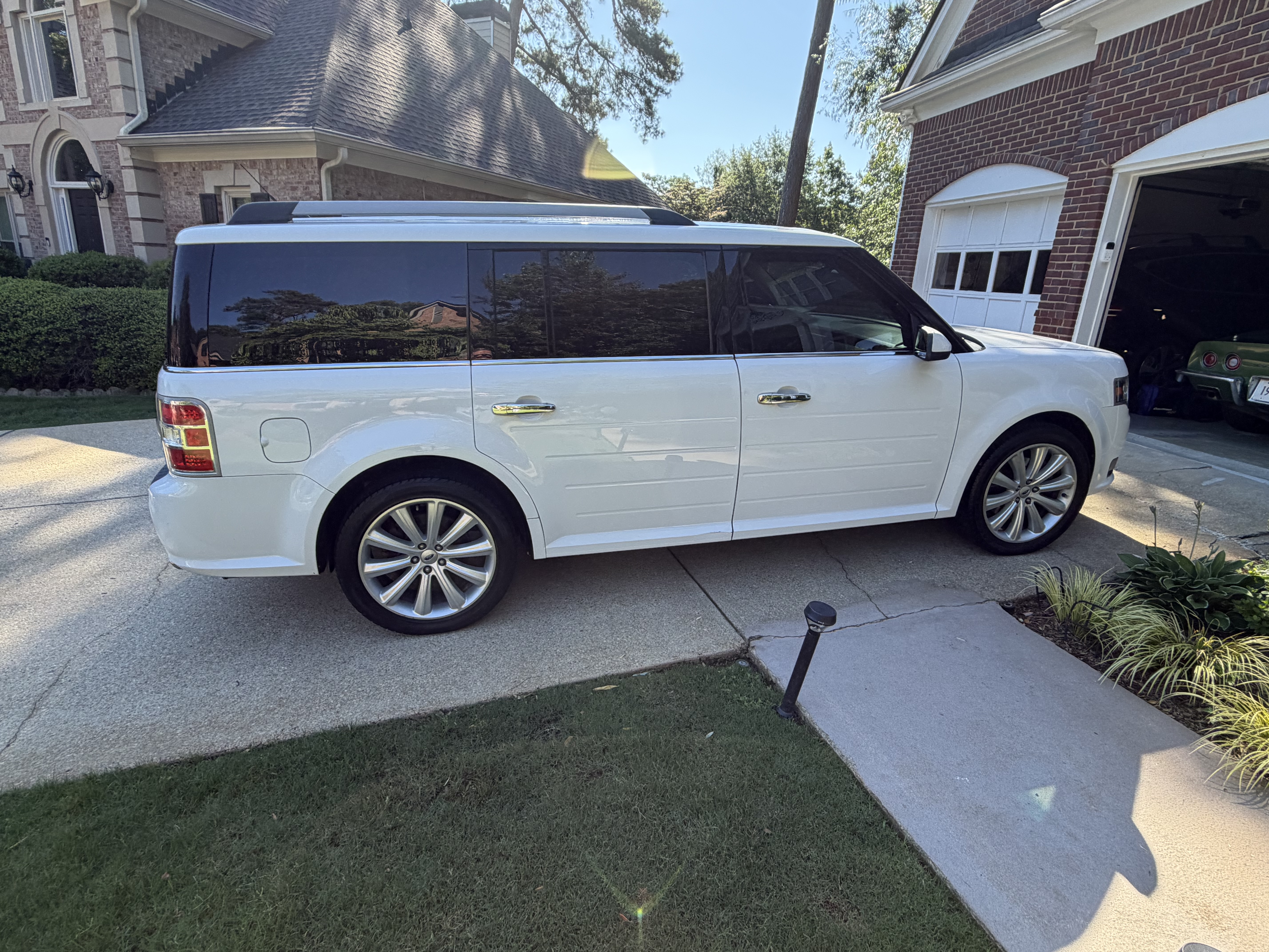 Used 2019 Ford Flex Limited FWD image 4