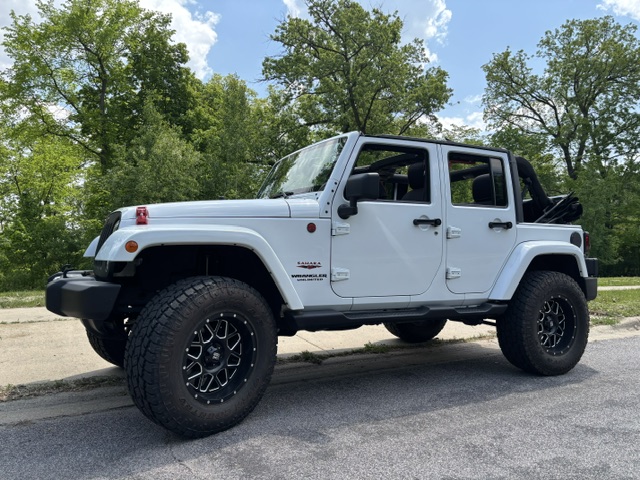 Used 2014 Jeep Wrangler Unlimited Sahara w/ Connectivity Group AWD/4WD image 11