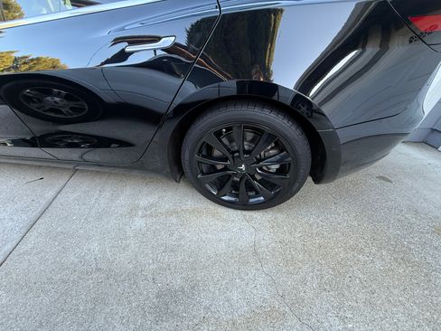 Used 2018 Tesla Model 3 Mid Range RWD image 11
