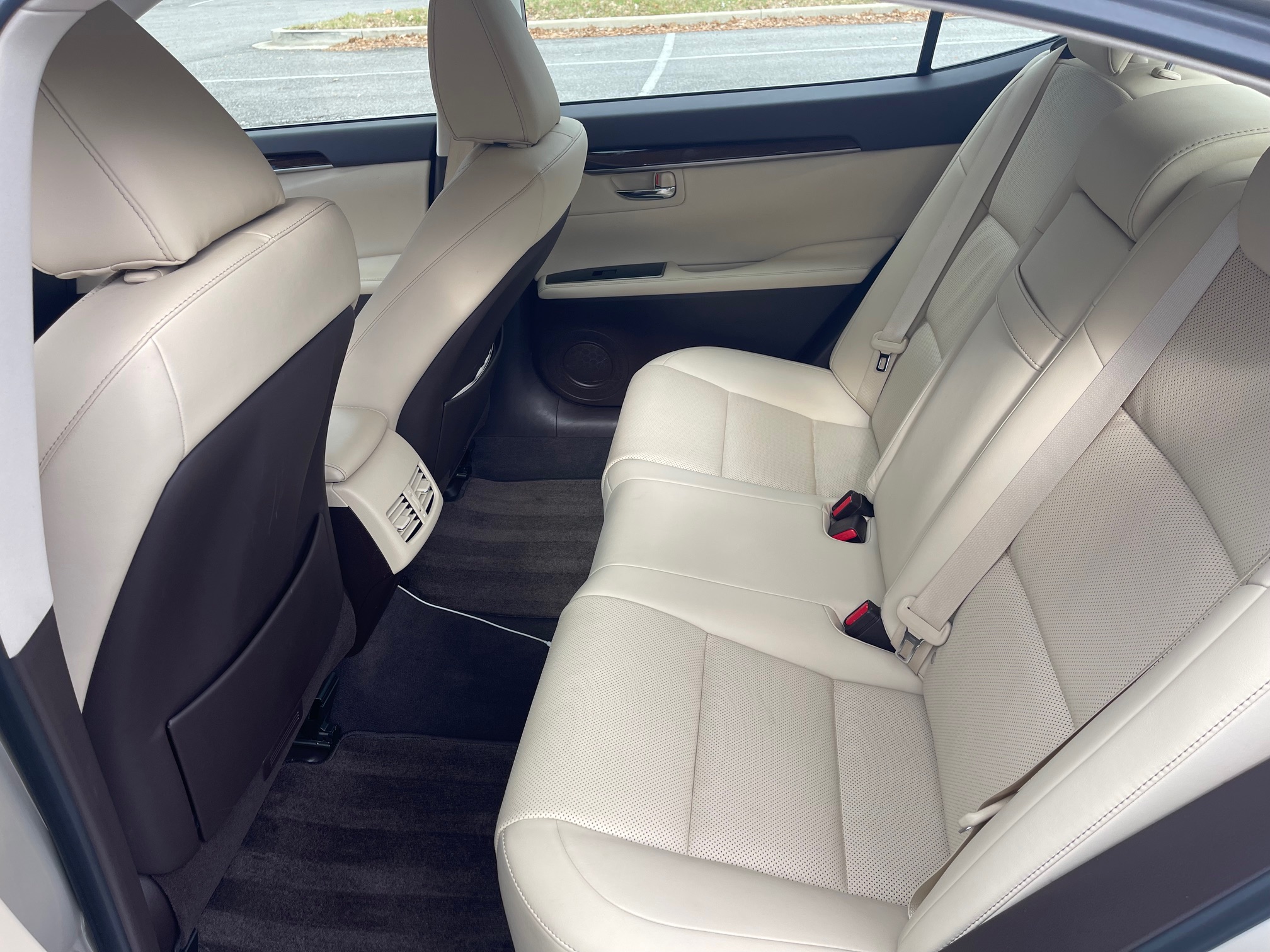 Used 2016 Lexus ES 350 w/ Premium Package w/Wood Trim FWD image 10