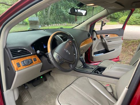 Used 2011 Lincoln MKX 2WD w/ 101A Rapid Spec Order Code image 13