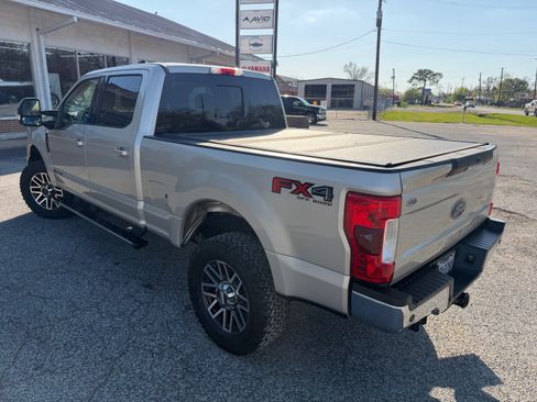 Used 2017 Ford F250 Lariat w/ Lariat Value Package image 6