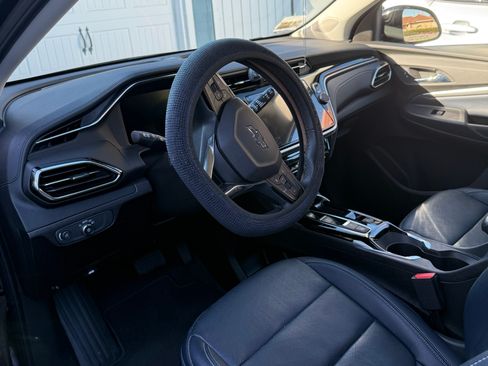 Used 2023 Chevrolet Bolt EUV LT w/ Convenience Package image 4