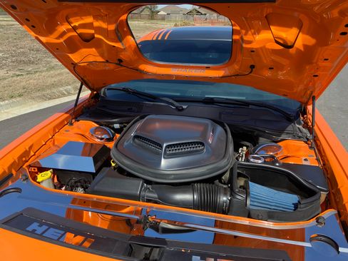 Used 2014 Dodge Challenger R/T RWD image 9