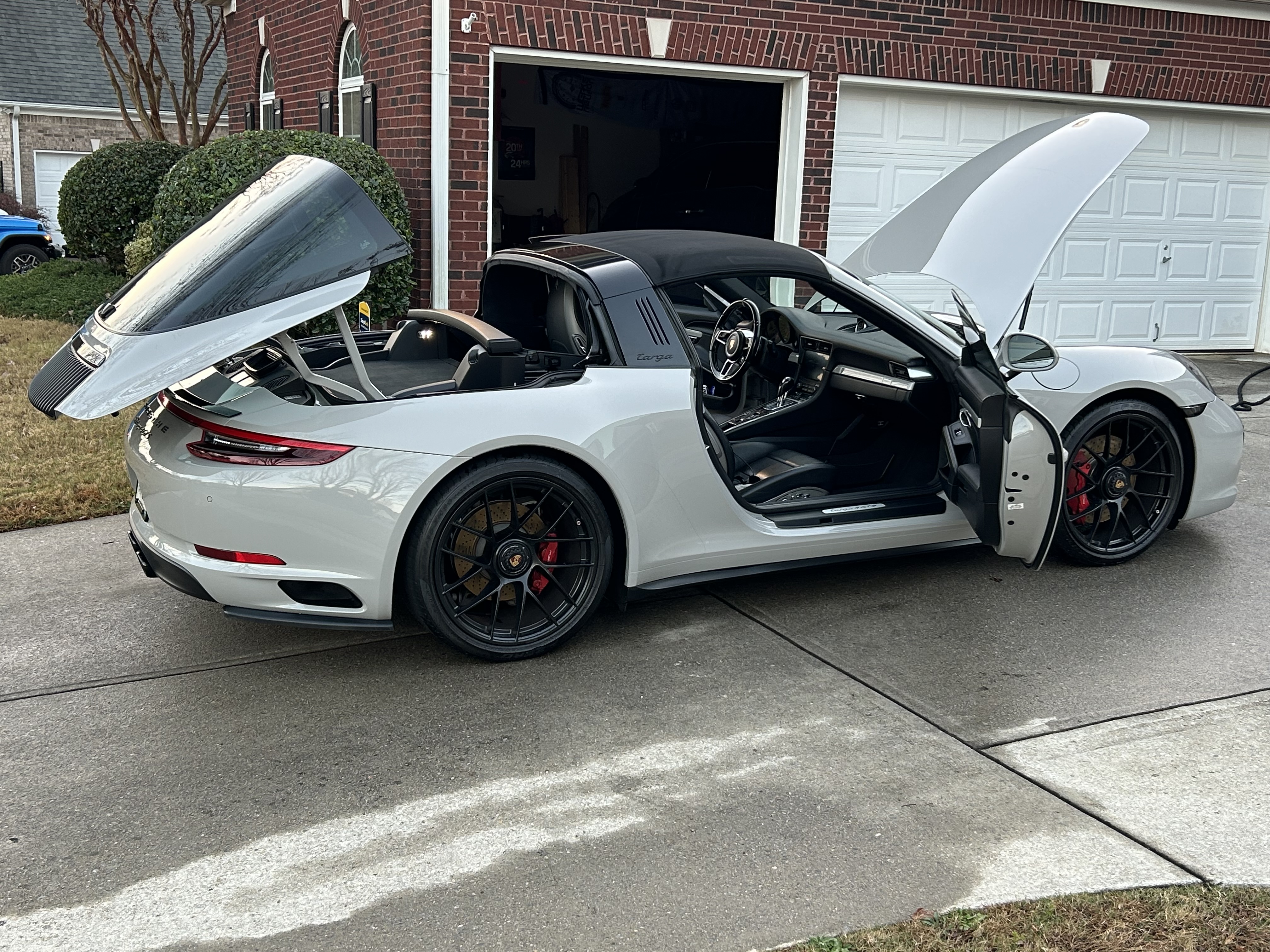 Used 2018 Porsche 911 Targa 4 GTS AWD/4WD image 15
