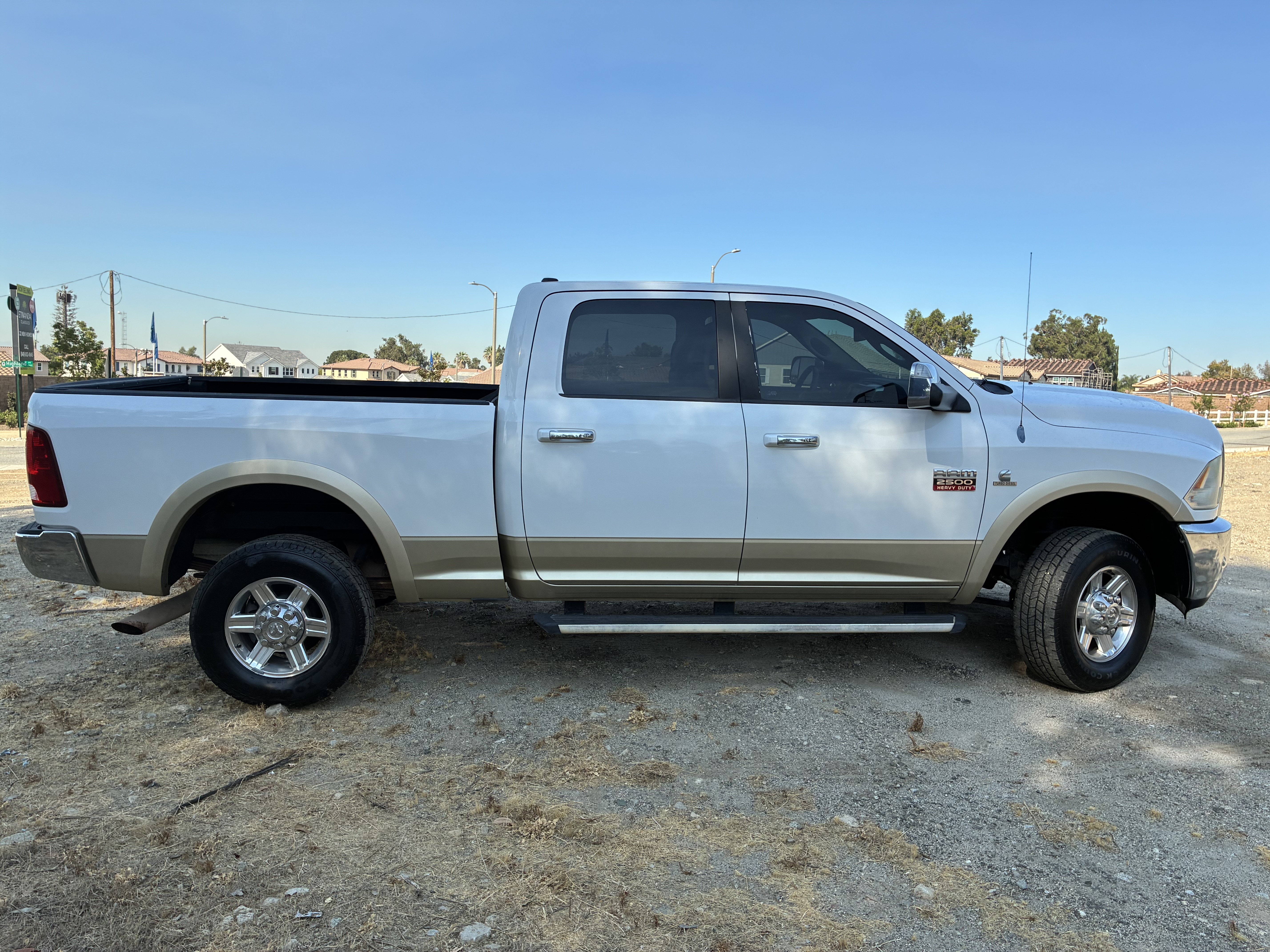 Used 2011 RAM 2500 Laramie AWD/4WD image 2