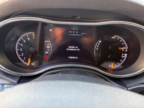 Used 2018 Jeep Grand Cherokee Altitude image 14