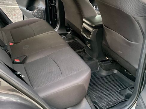 Used 2019 Toyota RAV4 LE image 10