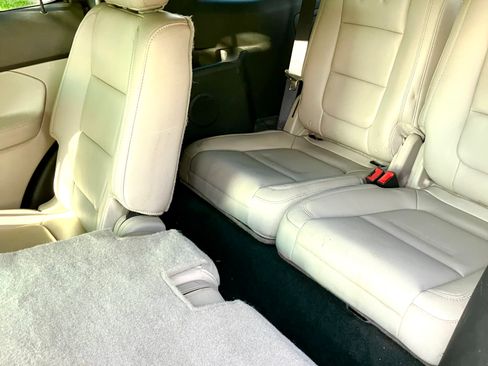 Used 2014 Ford Explorer XLT w/ Equipment Group 202A image 6