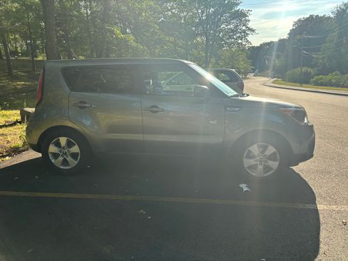 Used 2019 Kia Soul w/ Convenience Package image 4