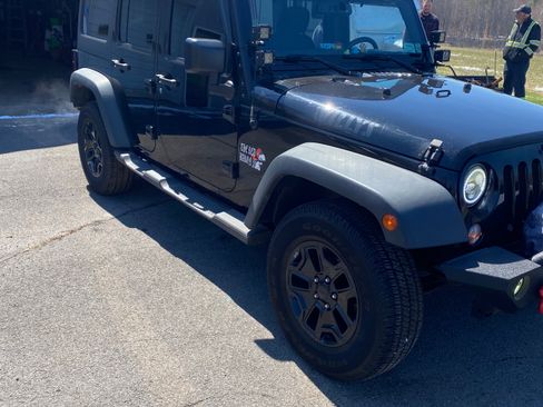 Used 2015 Jeep Wrangler Unlimited Sport image 10