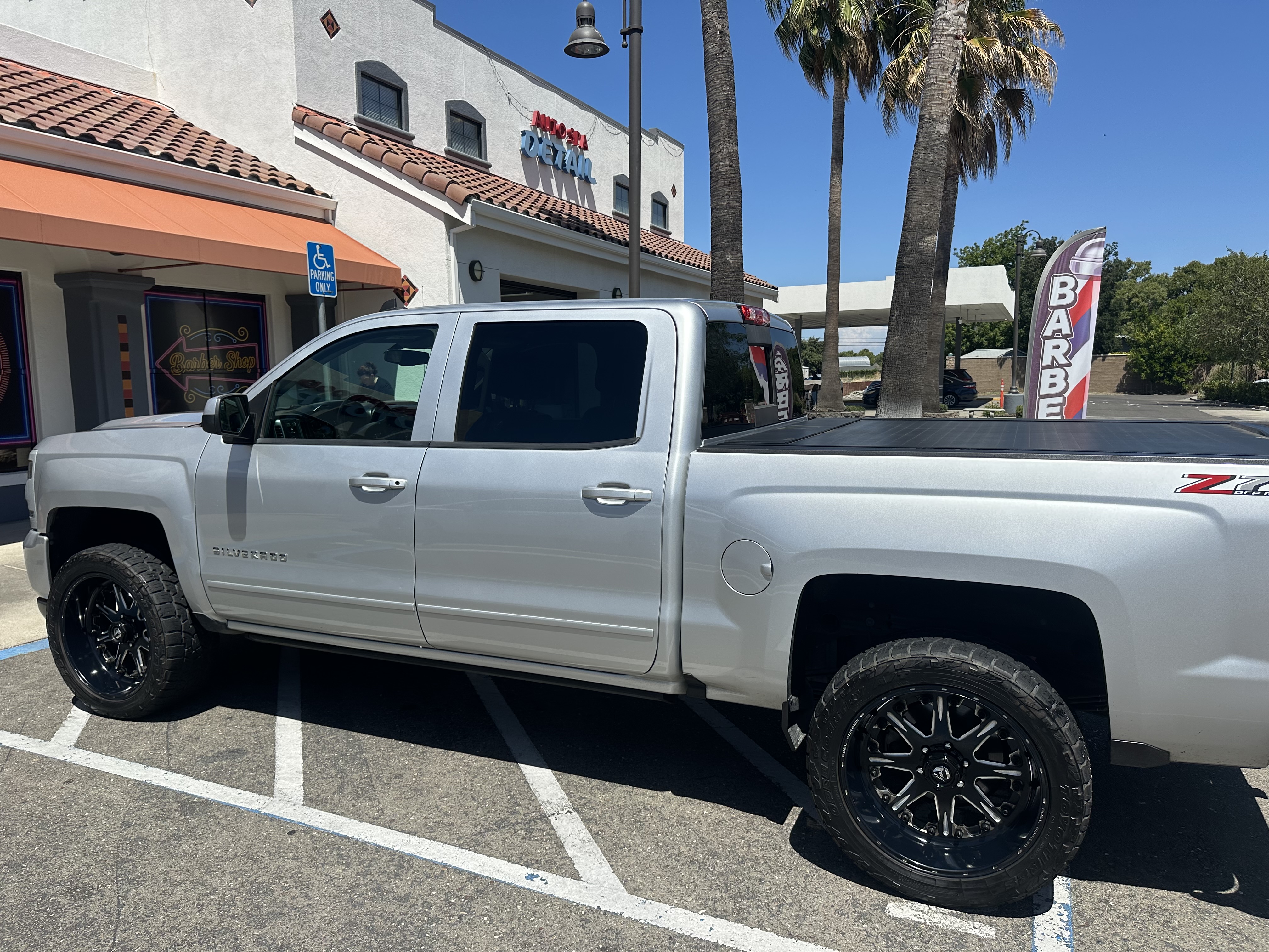 Used 2018 Chevrolet Silverado 1500 LT w/ All Star Edition AWD/4WD image 1