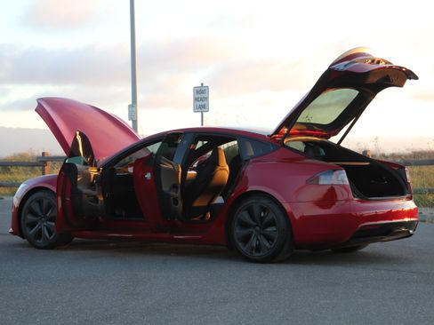 Used 2021 Tesla Model S Plaid image 18