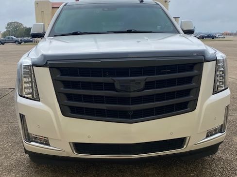 Used 2018 Cadillac Escalade ESV Premium Luxury image 2