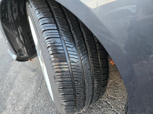 Used 2011 Mercedes-Benz E 350 4MATIC Sedan image 5