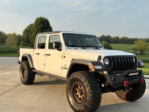 Used 2021 Jeep Gladiator Sport AWD/4WD image 13