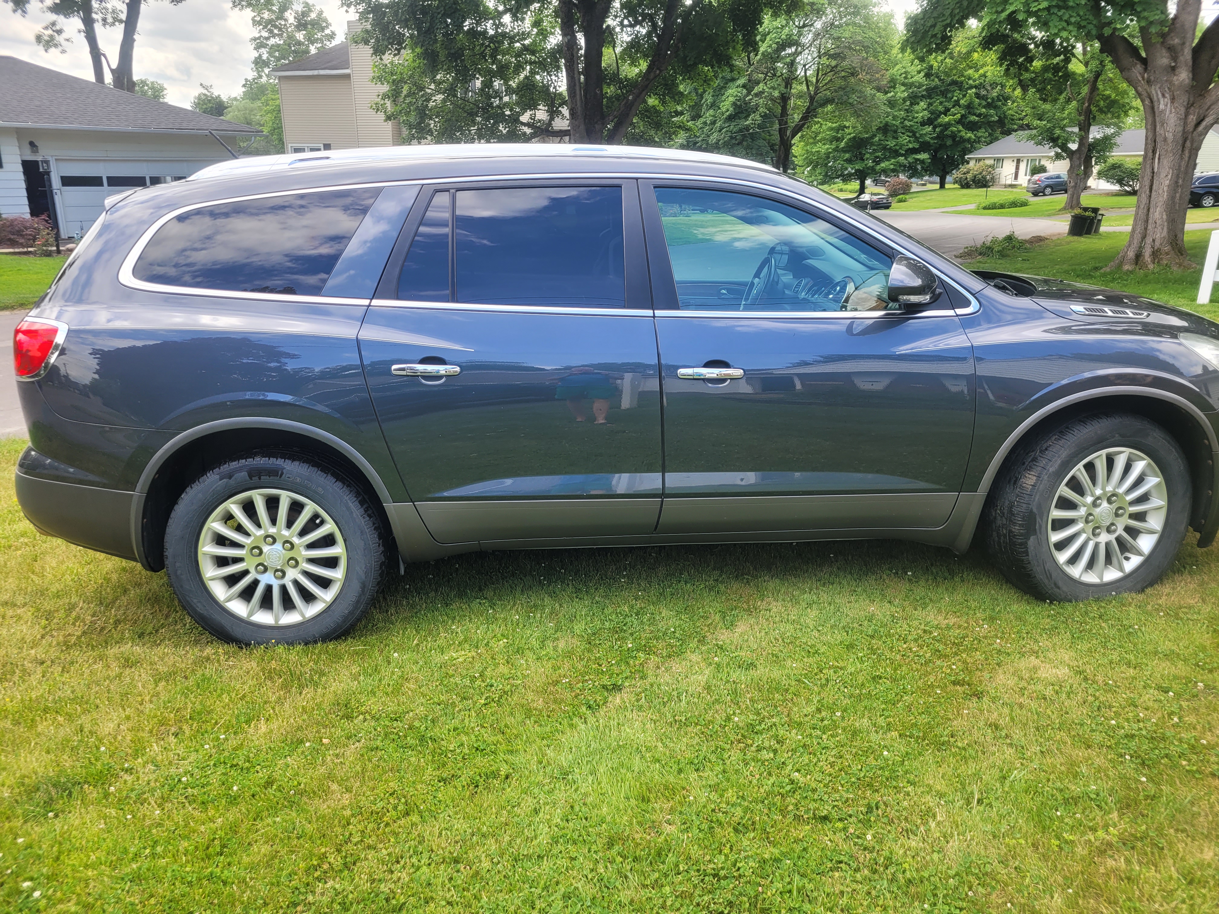 Used 2012 Buick Enclave Leather AWD/4WD image 1