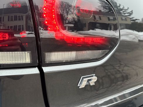 Used 2012 Volkswagen Golf 4-Door image 12