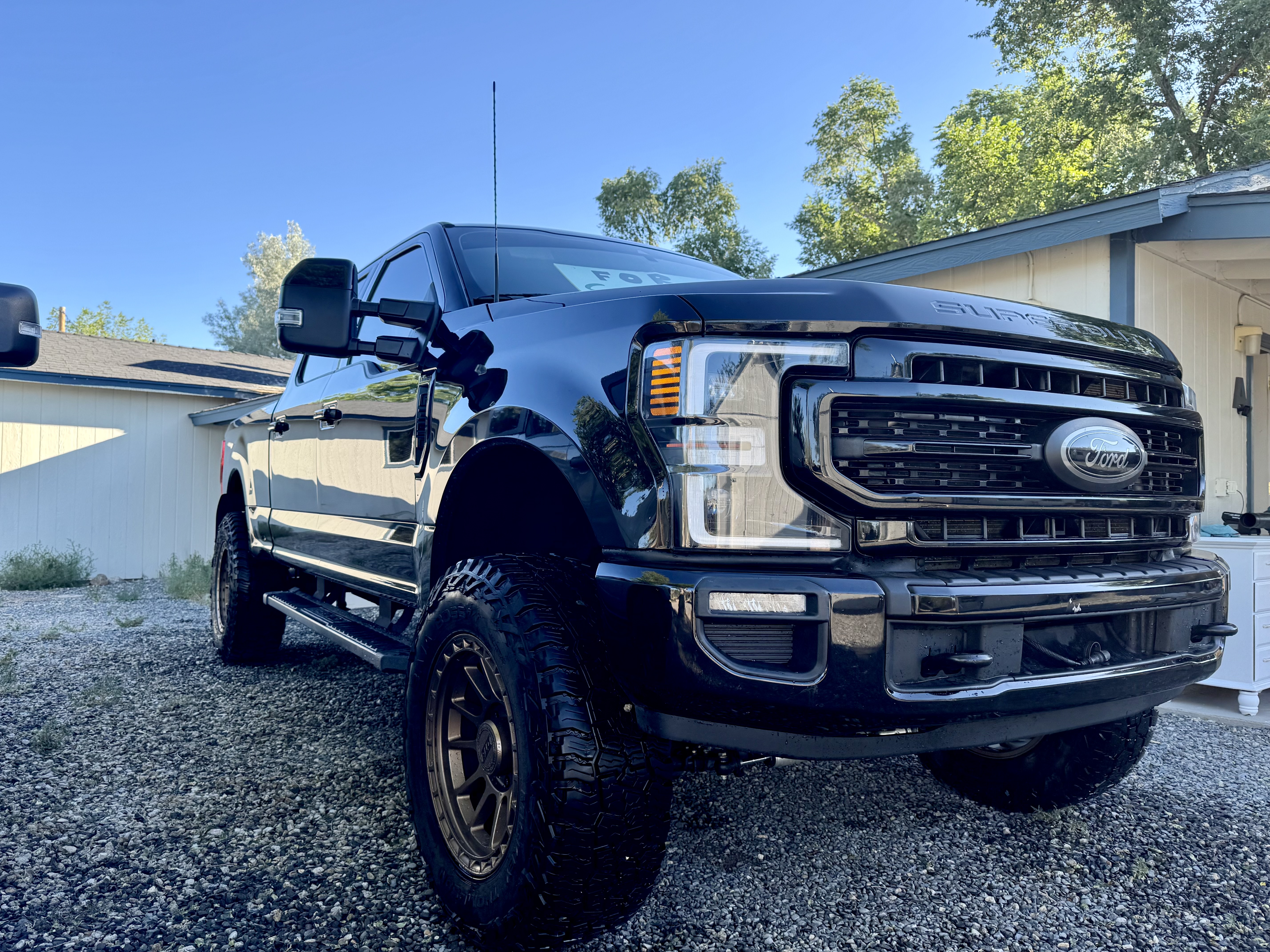 Used 2022 Ford F350 Lariat w/ Black Appearance Package AWD/4WD image 11