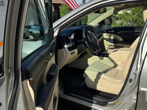 Used 2015 Toyota Highlander Limited AWD/4WD image 5