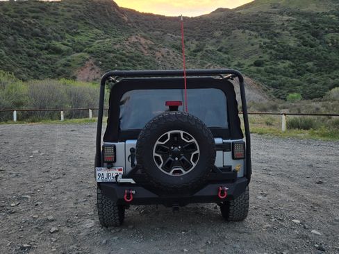 Used 2015 Jeep Wrangler Unlimited Rubicon image 5