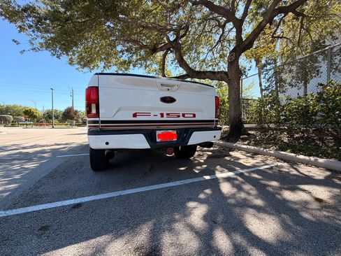 Used 2018 Ford F150 Lariat w/ Equipment Group 502A Luxury image 8