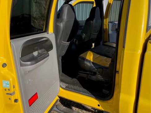 Used 2005 Ford F250 Lariat image 2