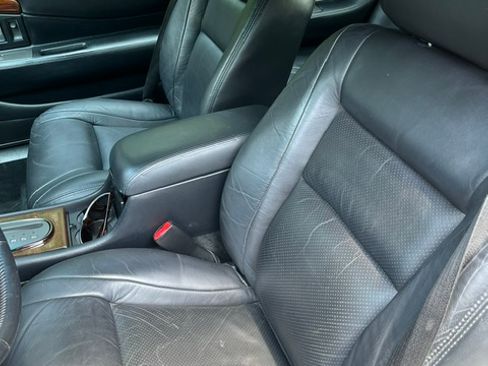 Used 2001 Cadillac Eldorado Touring FWD image 9