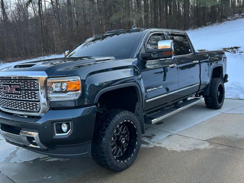 Used 2018 GMC Sierra 2500 Denali w/ Duramax Plus Package image 1