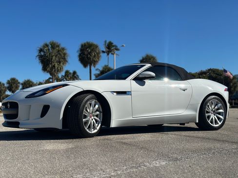 Used 2017 Jaguar F-TYPE Premium Convertible 2D image 10