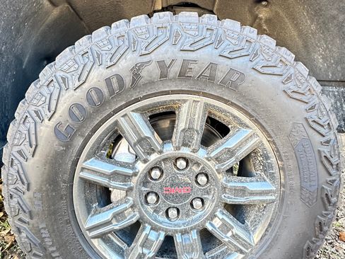 Used 2024 GMC Sierra 1500 AT4X image 25