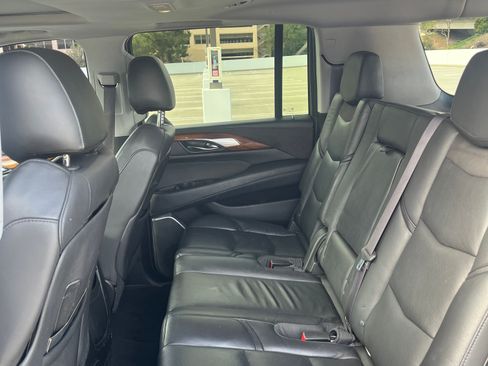 Used 2016 Cadillac Escalade ESV Luxury image 19