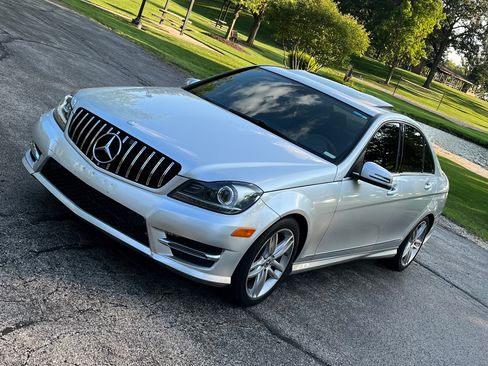 Used 2014 Mercedes-Benz C 300 4MATIC Sedan image 4