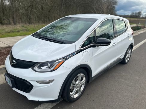 Used 2017 Chevrolet Bolt LT image 2